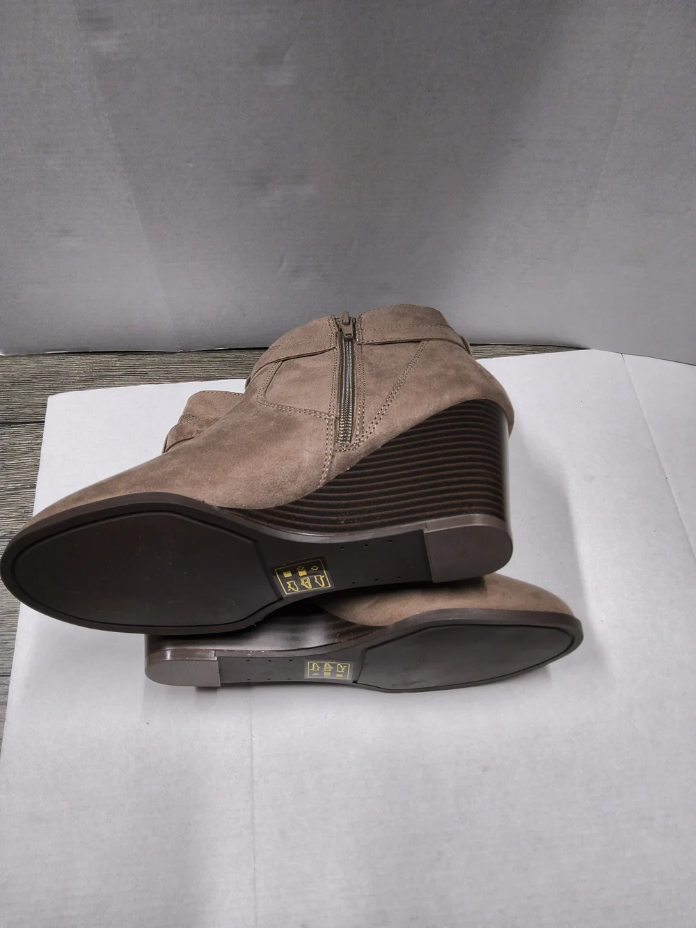 NWOT Size 8.5 Women's Taupe Suede Wedged Ankle Boots with Side Zip